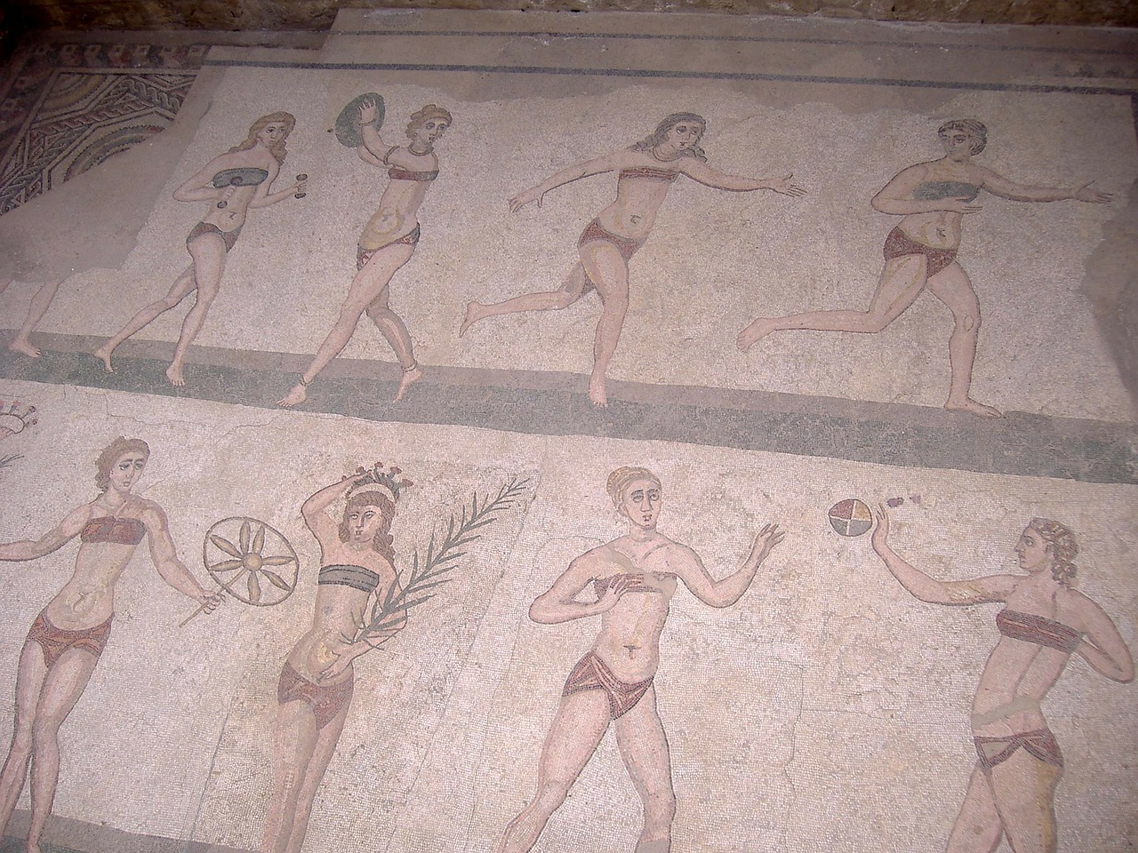 MOSAICI DELLA VILLA ROMANA DEL CASALE IN PIAZZA ARMERINA - CALTAGIRONE - immagine 2